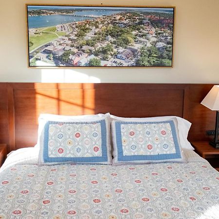 Апартаменты 14 1/2 St. George Street Сент-Огастин Экстерьер фото